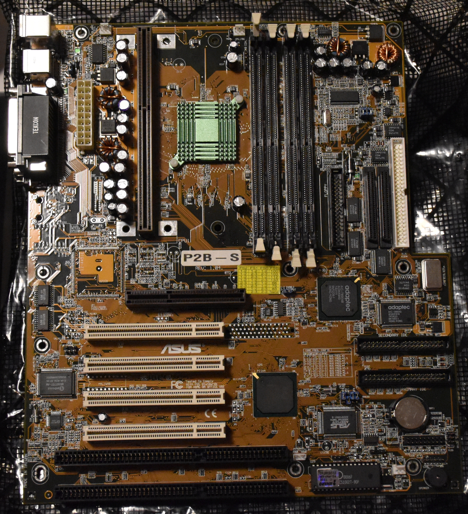 Mainboard: ASUS P2B-S, new old stock