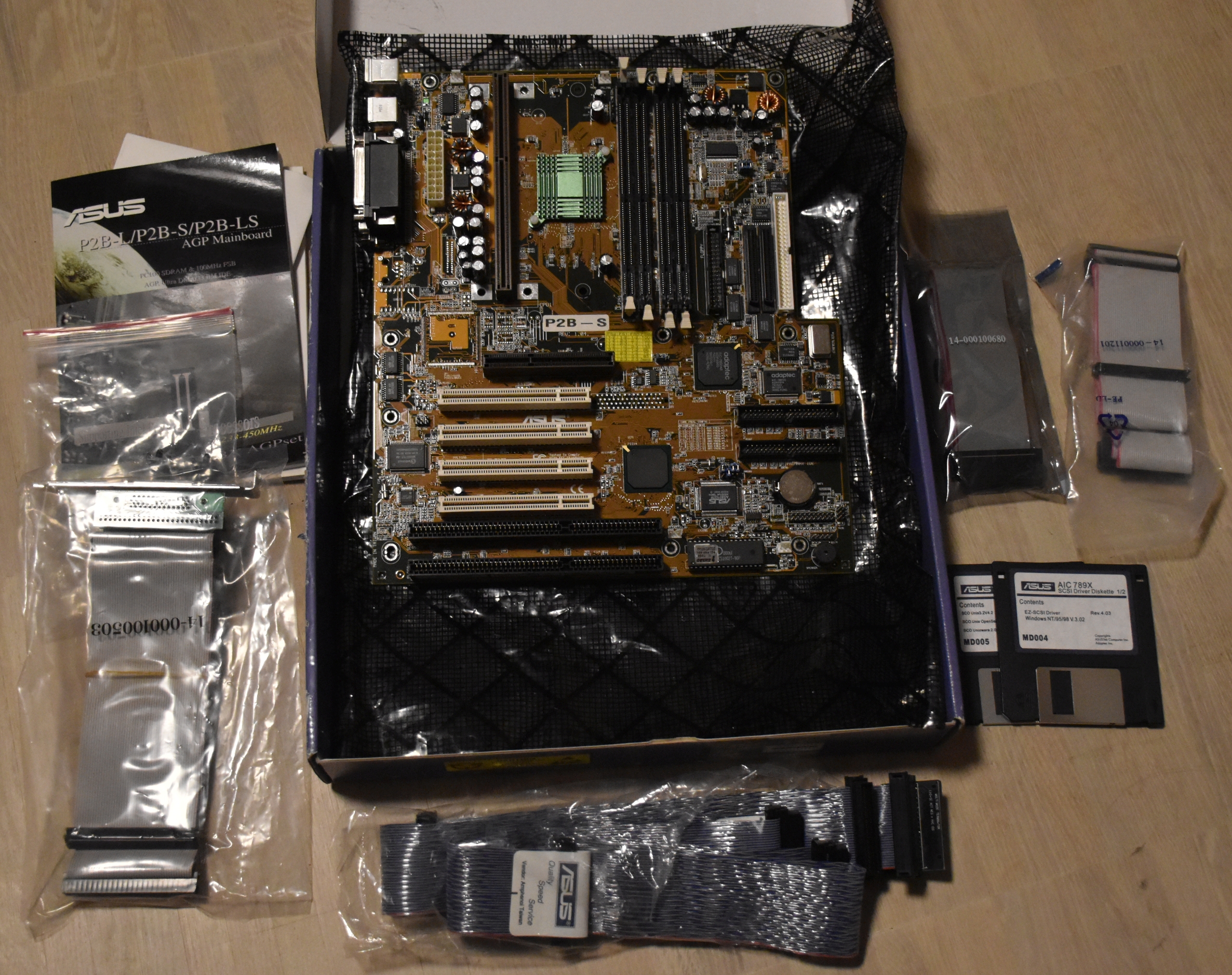 Mainboard: ASUS P2B-S, new old stock